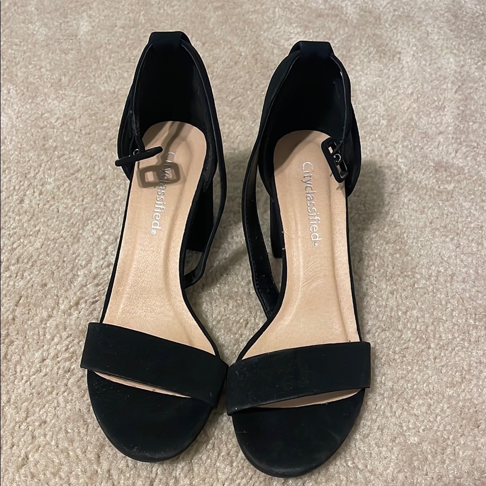 Classified Black Heels with Open Toe and Block Heel